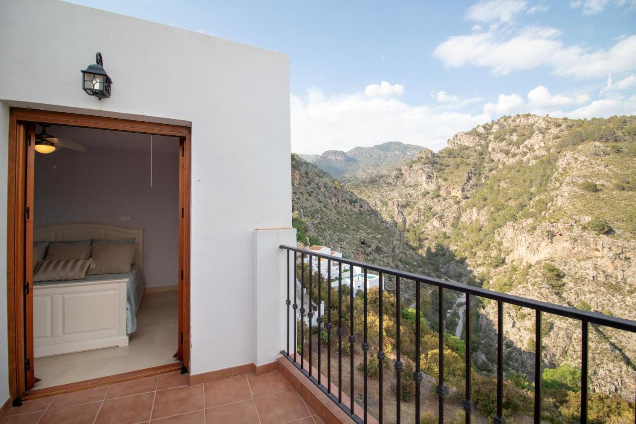 Quiet House In Village Center With Mountains Views フリヒリアナ エクステリア 写真